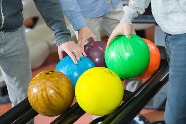 What weight bowling ball is best for hook?